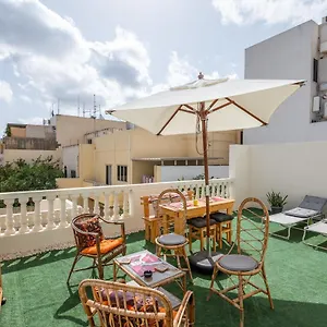 Close To Airport, Double Bedroom, Sofa-bed, Private Bathroom For Adults And Children Aged 10 And Over Only Homestay Gudja